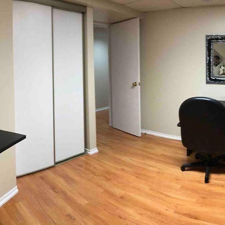Basement Apartment In 列治文山 外观 照片