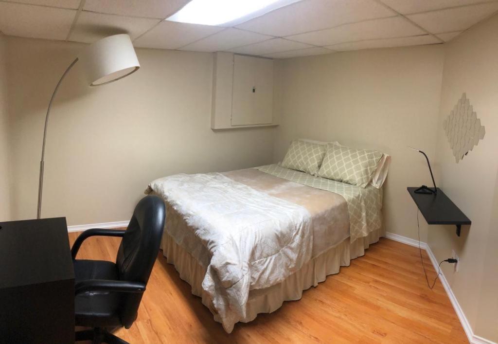 Basement Apartment In 列治文山 外观 照片